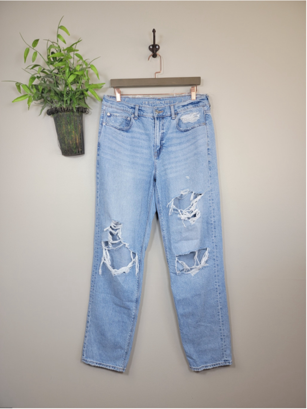 AE 12 L American Eagle 90s Straight Leg Jeans Ripped Knee Distressed Light Wash